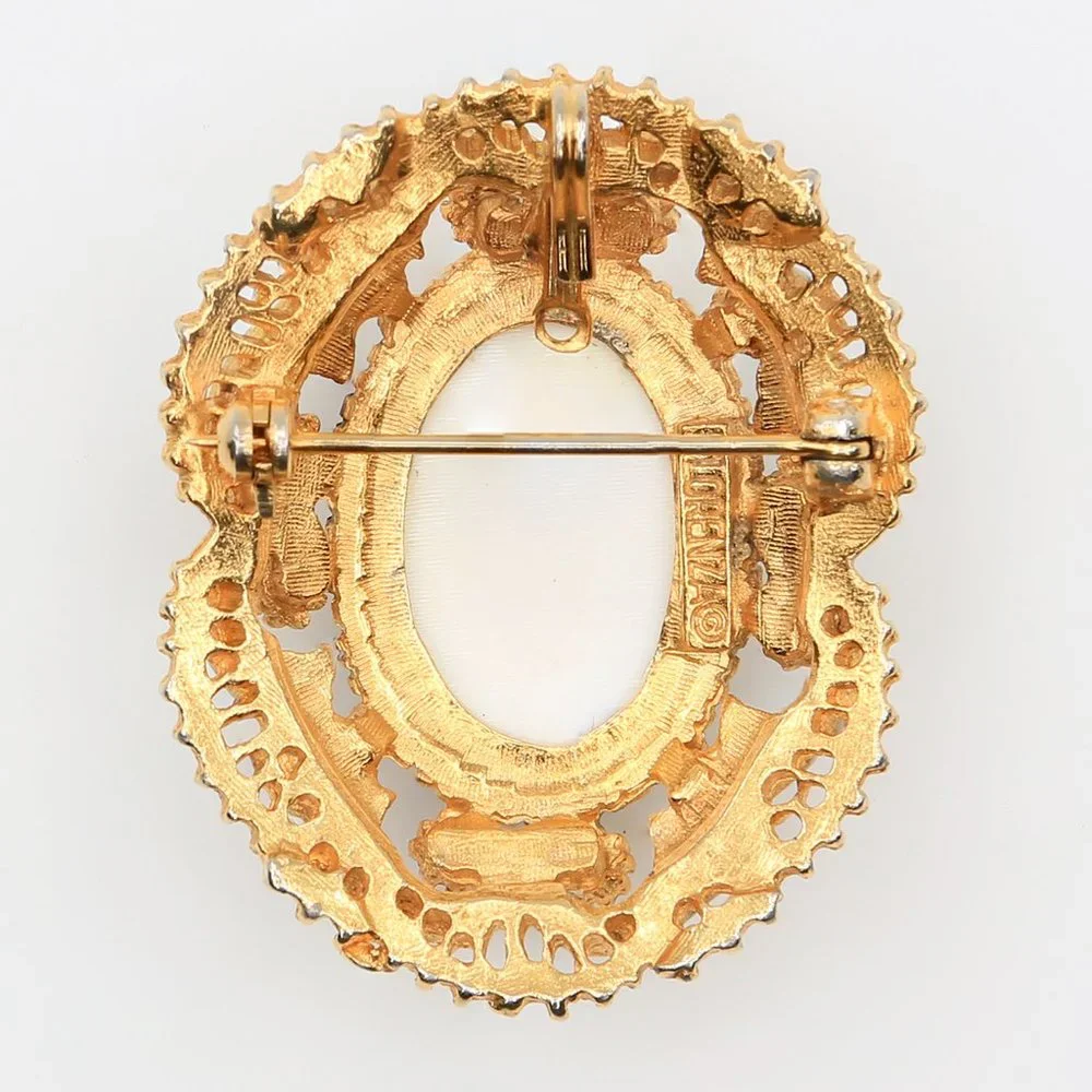 Vintage Florenza White Enamel & White Cabochon Gold‎ Tone Filigree Brooch 1960s
